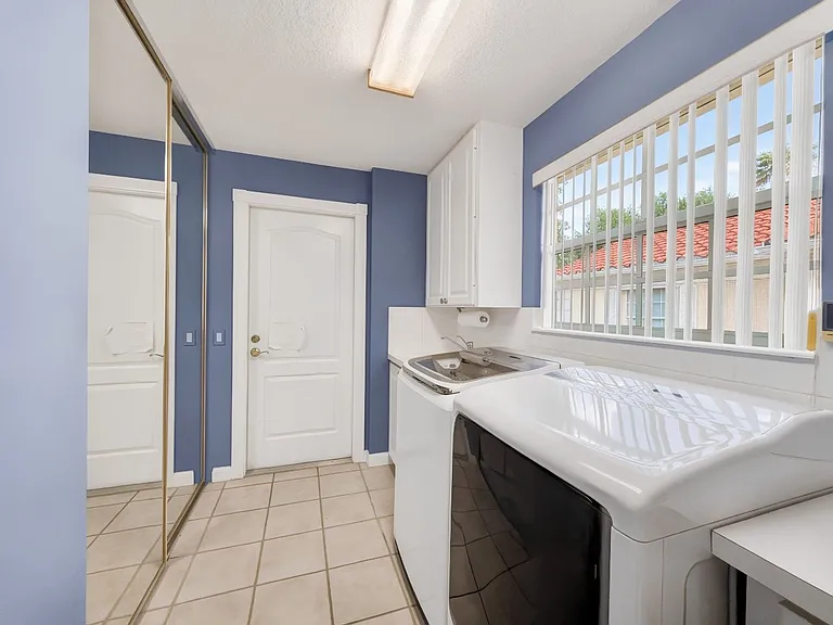 5712 Drummond Way — Photo 26