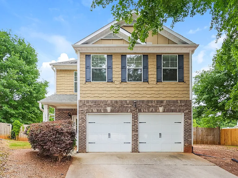 182 Seabreeze Ct — Photo 1