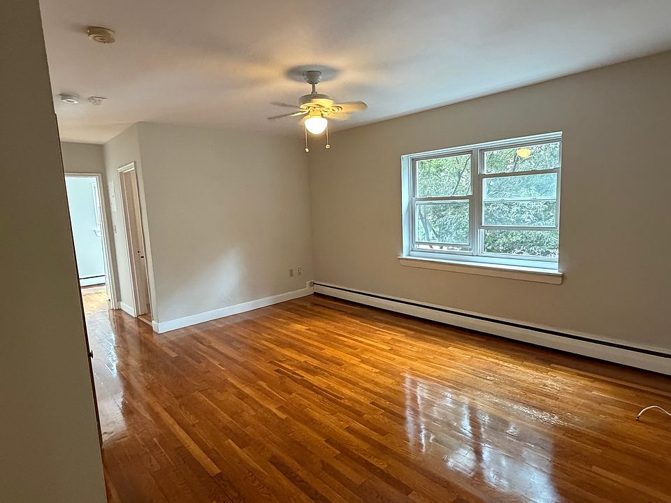 1st image of 61 Selkirk Rd APT 3