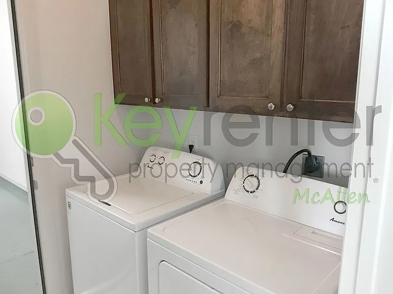 2920 N 51st St — Photo 12