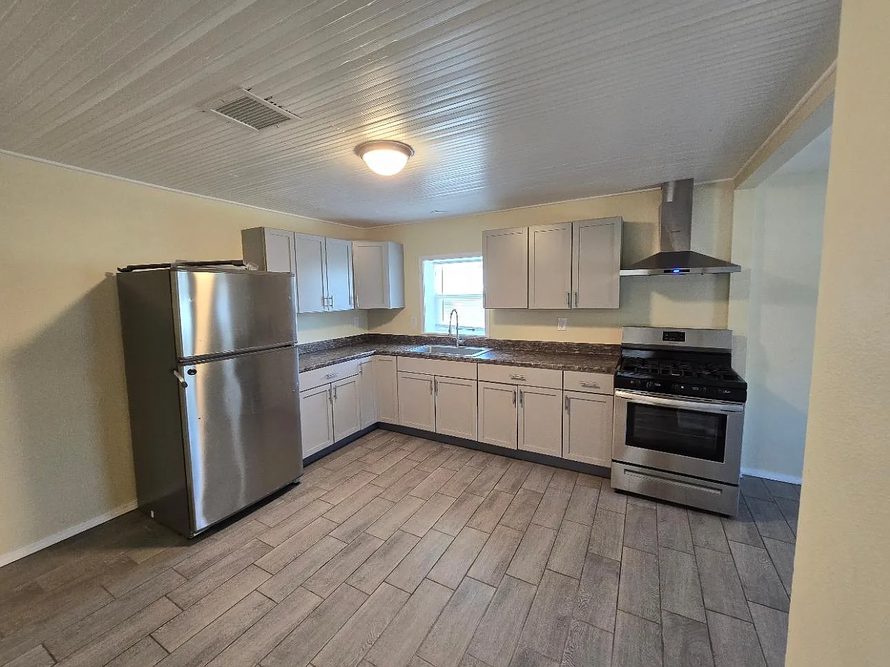 3220 Tularosa Ave — Photo 3