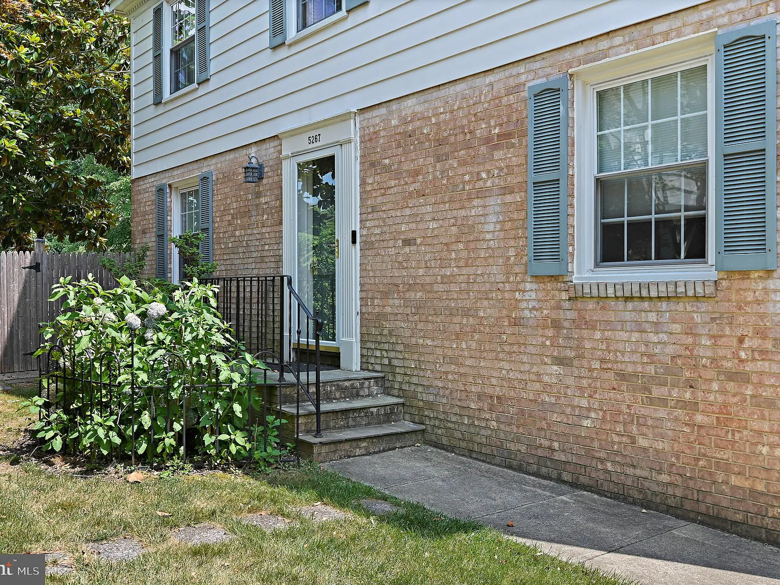 4 bed, 3.5 bath, 1628 sqft, $3,700 — Photo 3