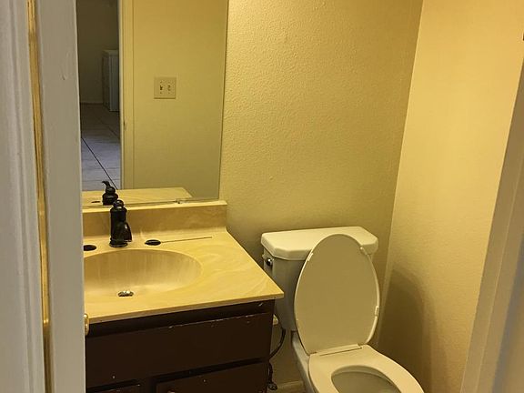 Downstairs 1/2 Bathroom