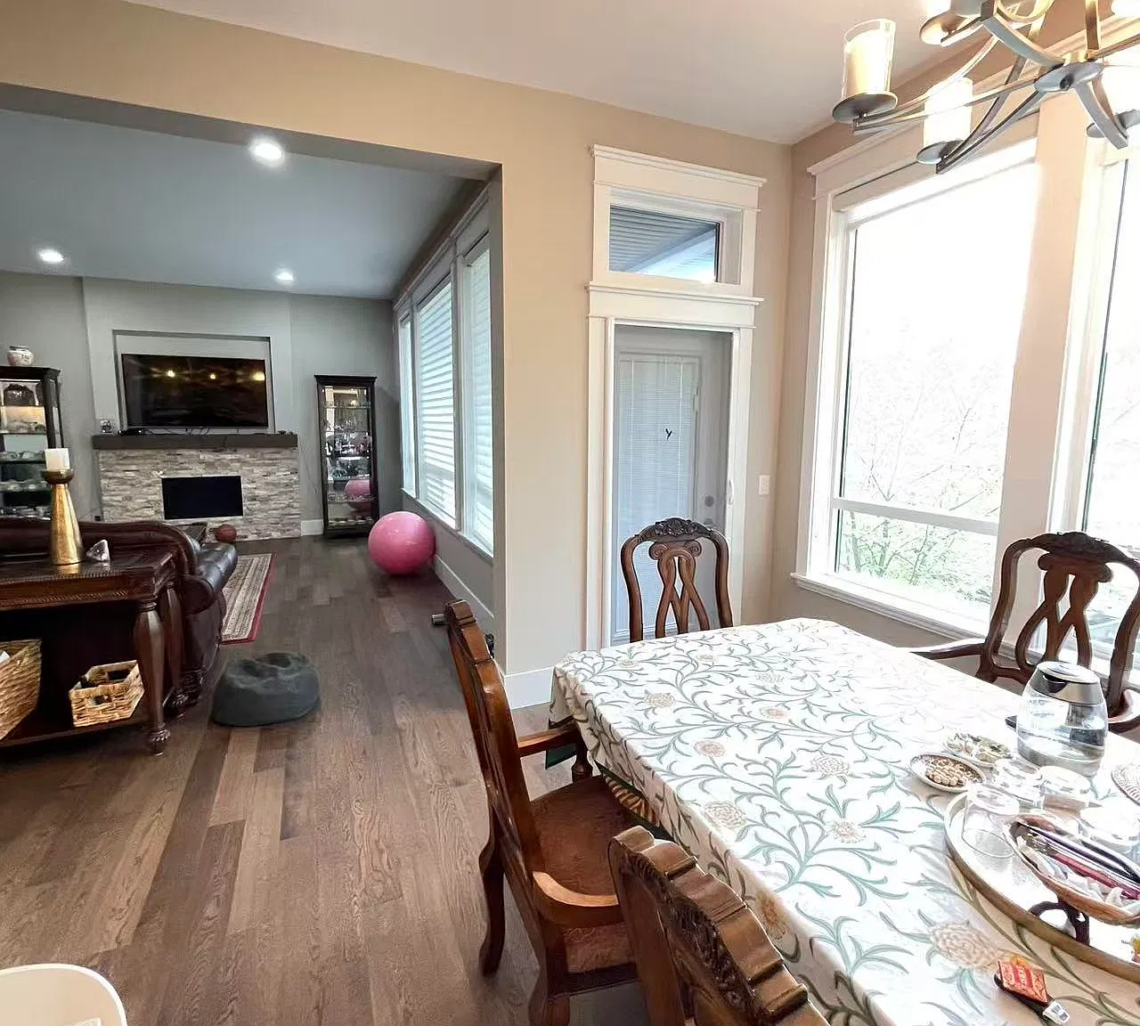 5 bed, 3515 sqft, $4,300 — Photo 4