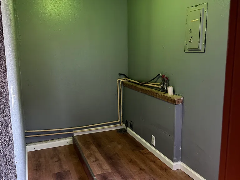 1431 Maple Ave — Photo 4