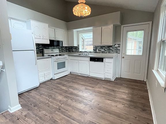 3rd image of 639 N 2nd Ave