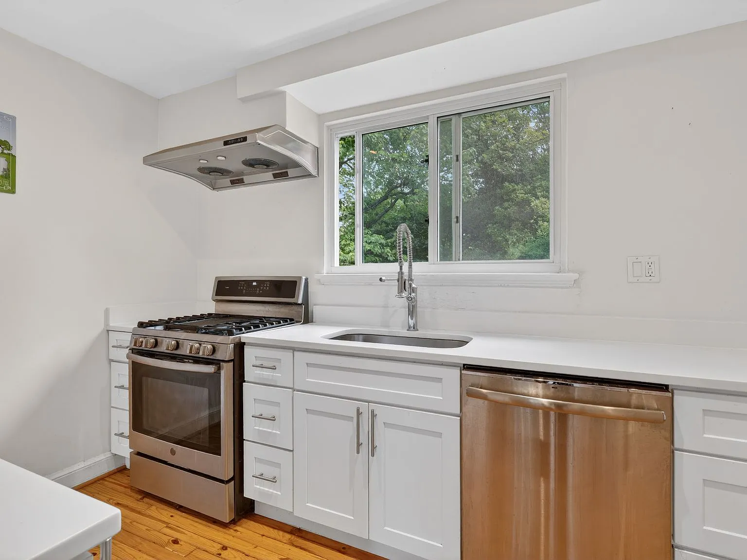 4 bed, 2688 sqft, $6,945 — Photo 4