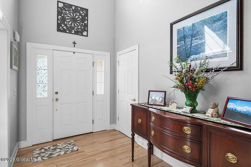 3rd image of 264 Edie Road