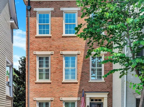 1825 Potomac Greens Dr, Alexandria, VA 22314