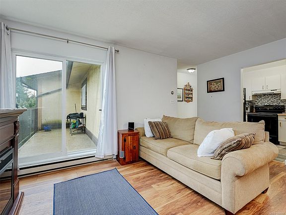 4th image of 3258 Alder St #406