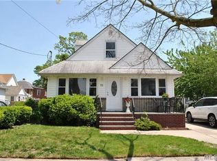 71 S Corona Ave, Valley Stream, NY 11580