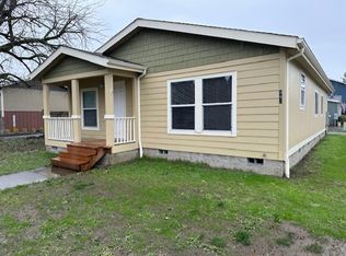 942 S 10th St, Lebanon, OR 97355