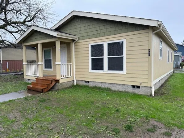 942 S 10th St, Lebanon, OR 97355