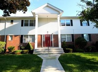 48 Colonial Cir UNIT B, Chicopee, MA 01020