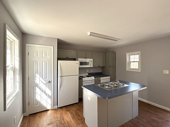 3rd image of 4019A Durham Ln