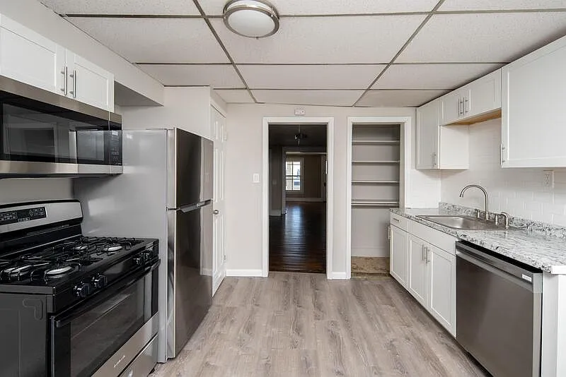 2 bed, 1.0 bath, 1000 sqft, $1,245 — Photo 1