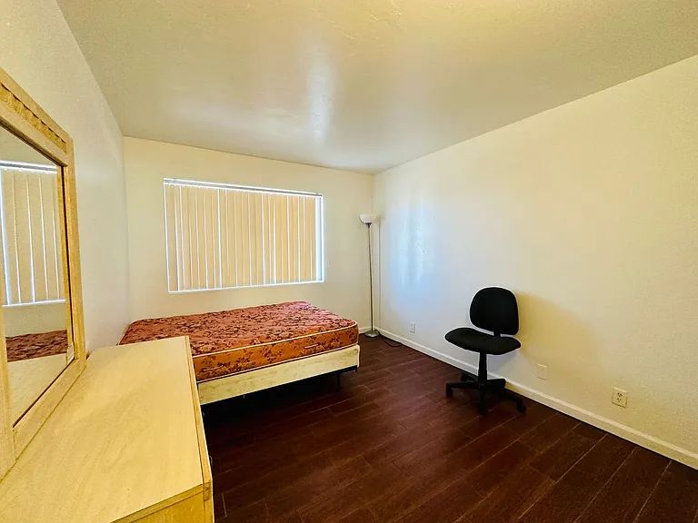 1 and 2 Bedrooms Great Location with Community Pool and Onsite Laundry! 1/2 of Mile from U of A — Photo 36