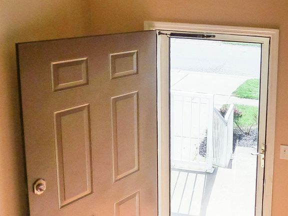 3rd image of 328 Meadowgreen Dr