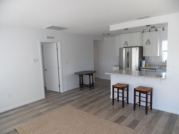 3rd image of 4495 Shaw Ave