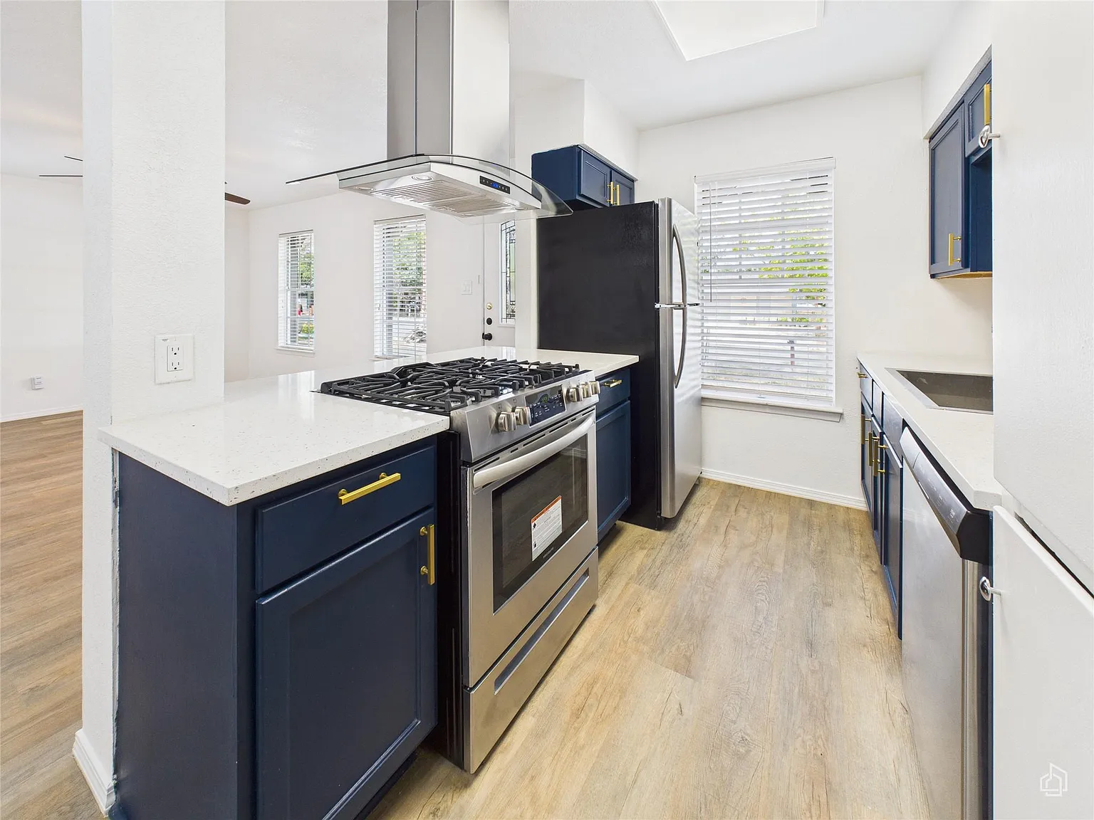 3 bed, 2.0 bath, 1444 sqft, $2,550 — Photo 1