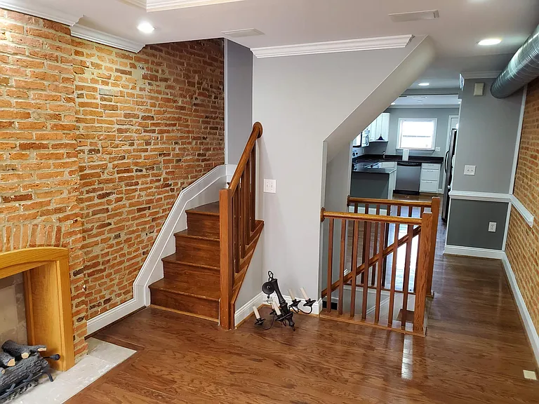 109 N Bradford St — Photo 1