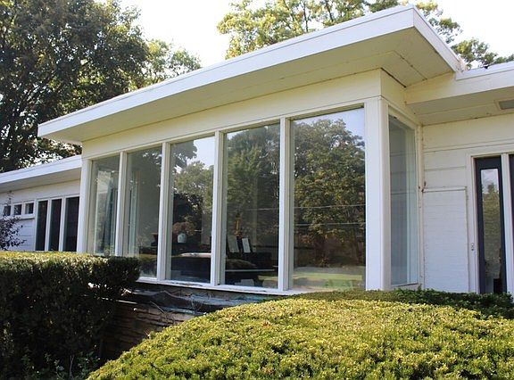3rd image of 190 Pine Point Dr