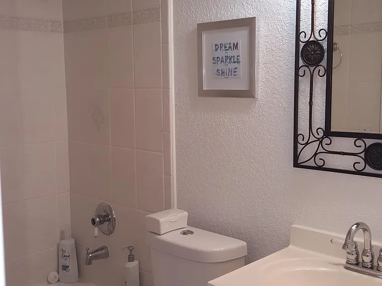 330 SW 20th St #3 — Photo 8