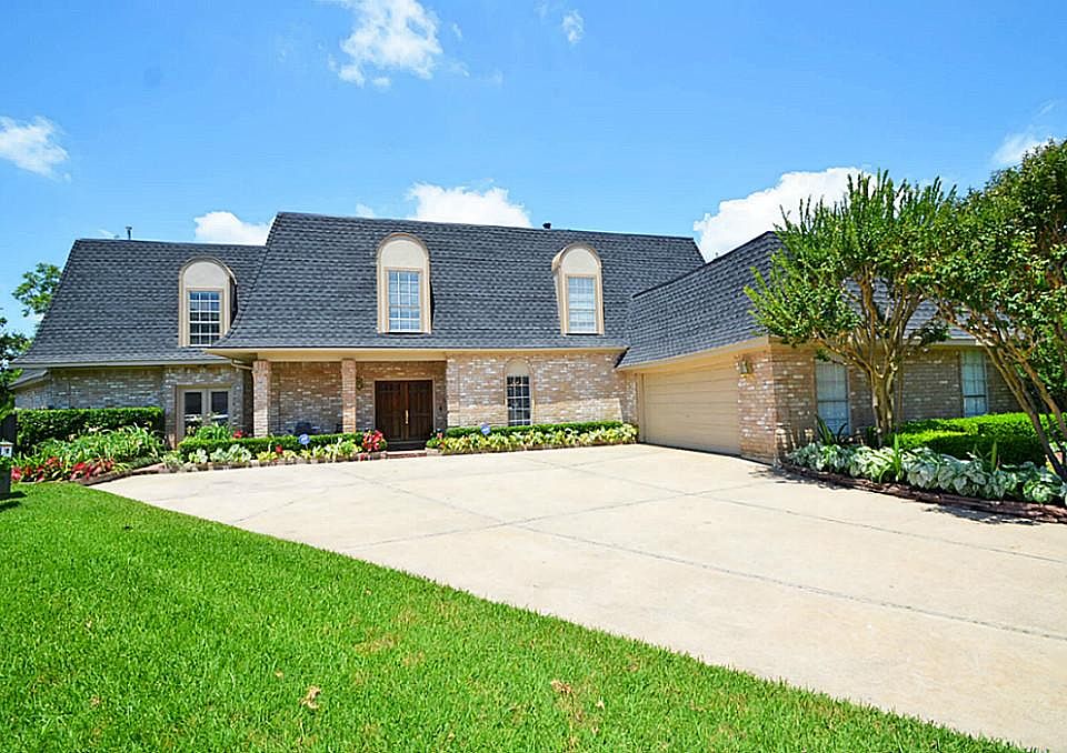 Lovingly maintained home on amazing cul-de-sac lot! Beautiful landscape, double wide driveway entry 