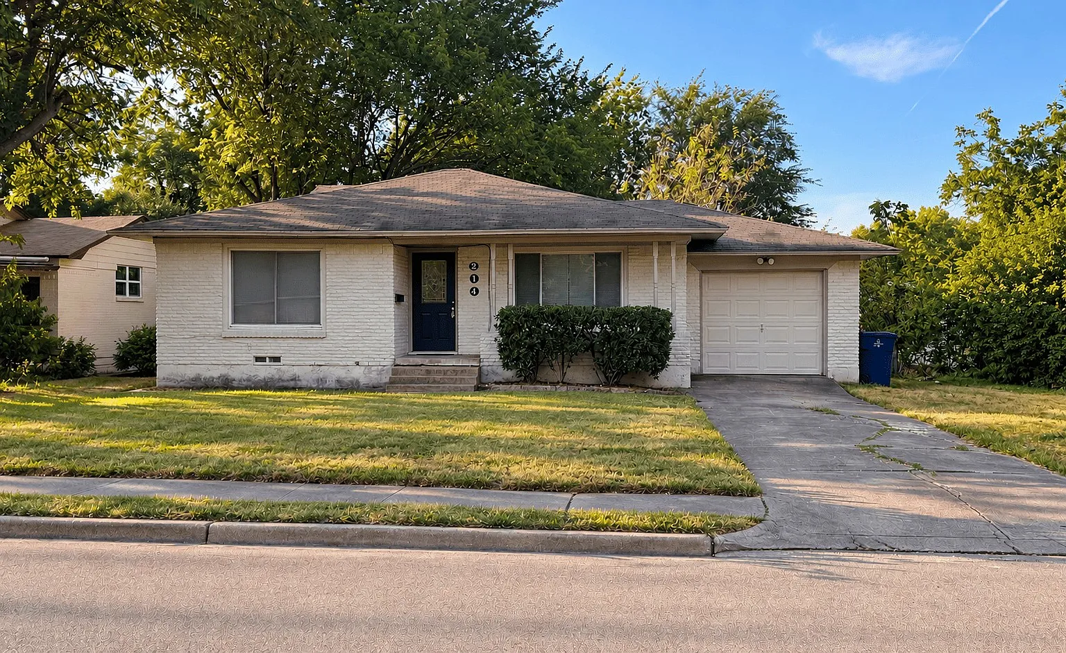 3 bed, 1128 sqft, $1,900 — Photo 1