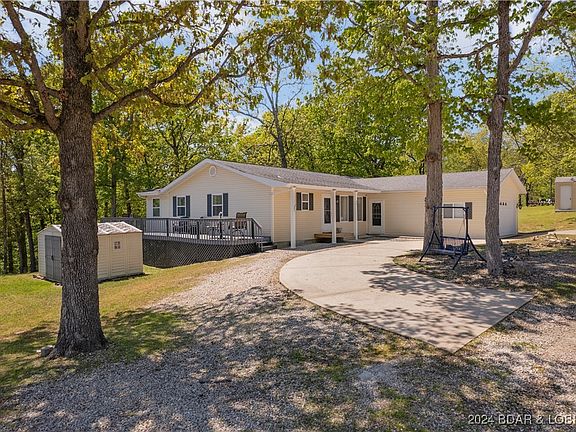 3rd image of 32 Lurhaven Cir
