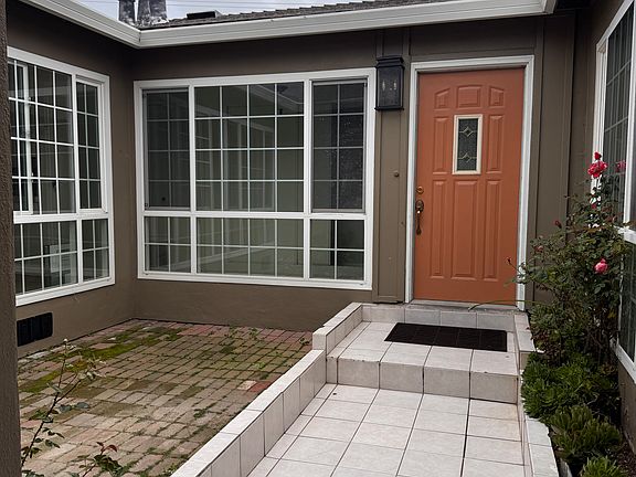 3rd image of 2460 Wexford Ave