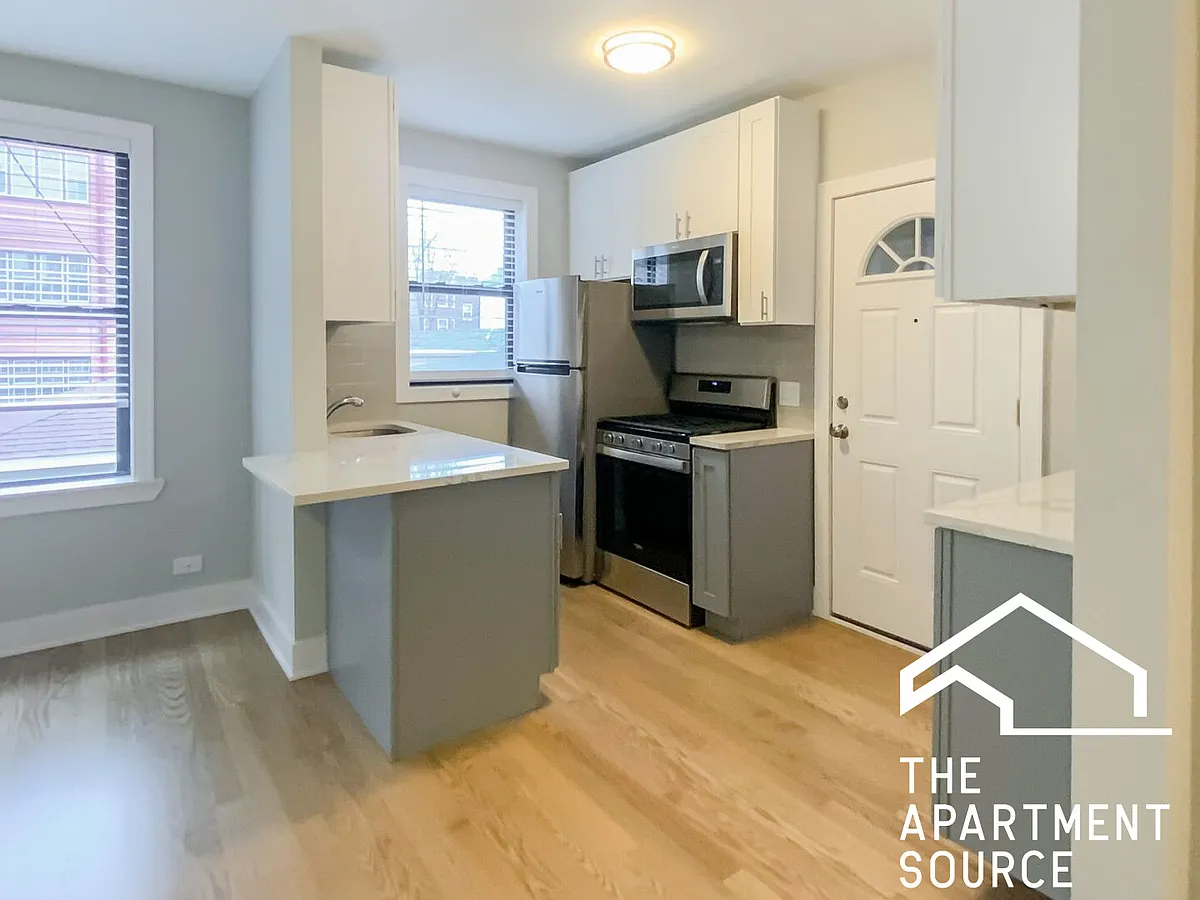 Building Photo - 3620 N Marshfield Ave #1B
