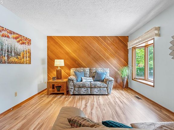 4th image of 4735 SE Brookside Dr