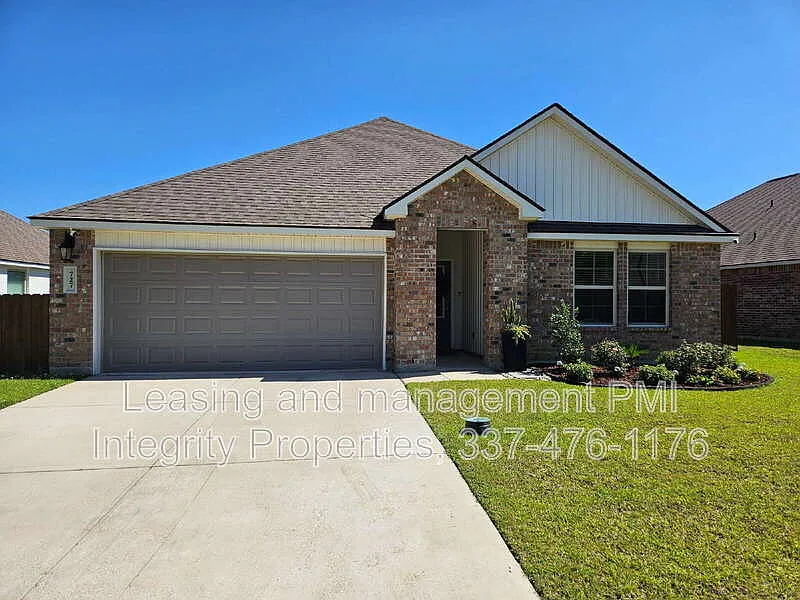 4 bed, 2.0 bath, $2,300 — Photo 1