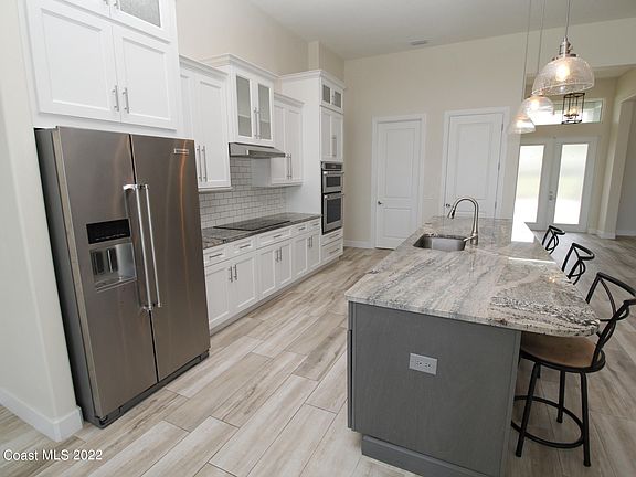 5th image of 2345 Pineapple Ave