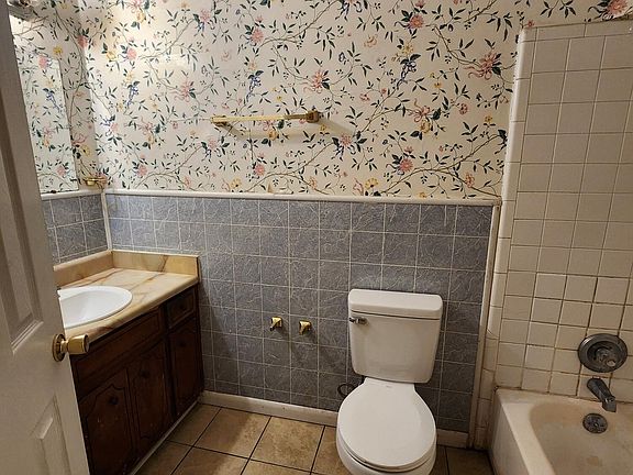 5th image of 3030 Mistletoe Avenue