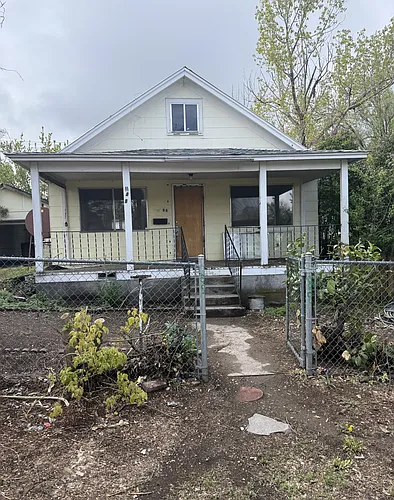 88 W Division St Photo 1