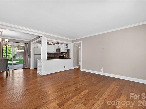 5th image of 2606 Park Rd APT A