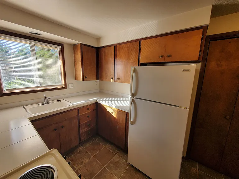 14th Street Apartments — Photo 6