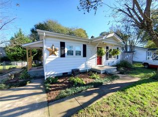 110 S Pasour St, Dallas, NC 28034
