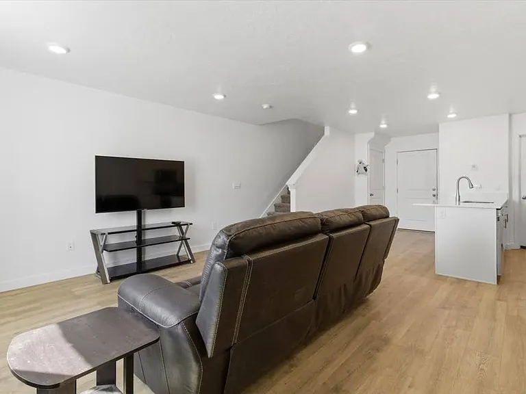 1194 W Summit Ridge Pkwy — Photo 4