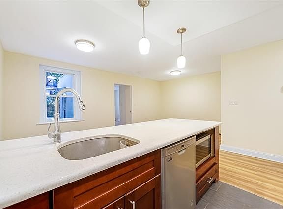 3rd image of 1026 Bloomfield St APT 1