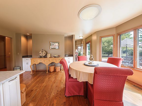 5th image of 2637 Creekside Ln