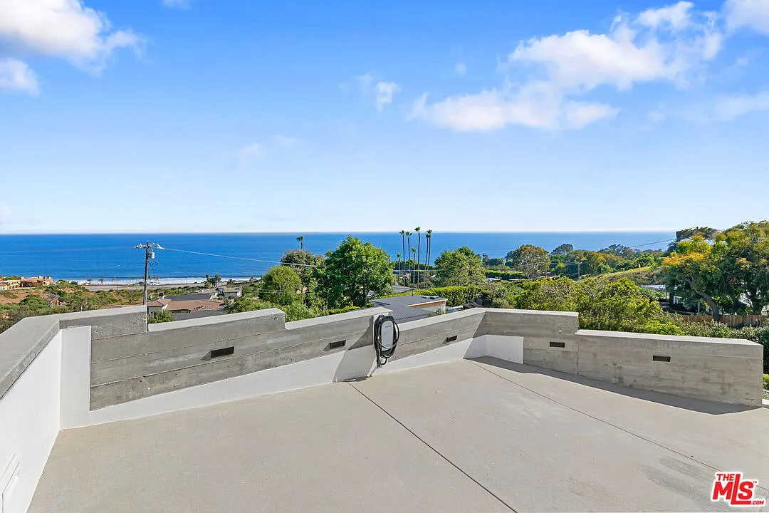 5 bed, 5.5 bath, 5506 sqft, $25,000 — Photo 4