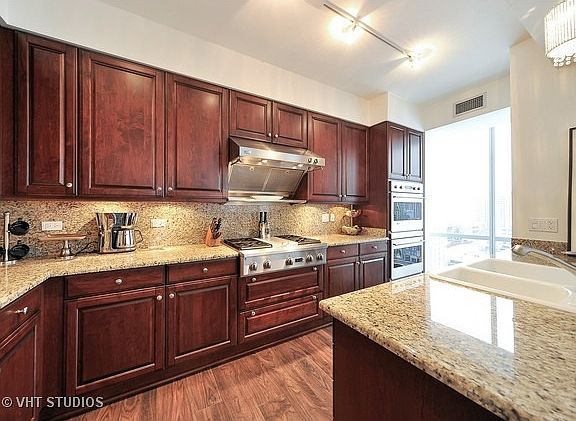 3rd image of 1201 S Prairie Ave APT 1201