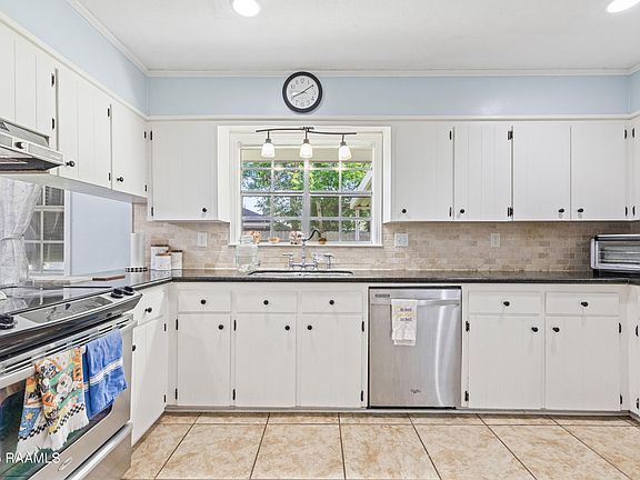 5th image of 305 Orgeron Dr