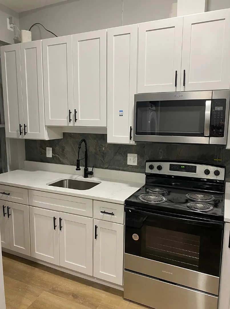 2326 McCulloh Street $850 Available (Private Bath) — Photo 4