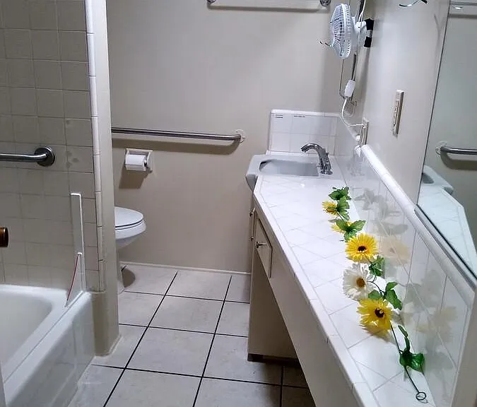 1843 E Palmyra Ave — Photo 26