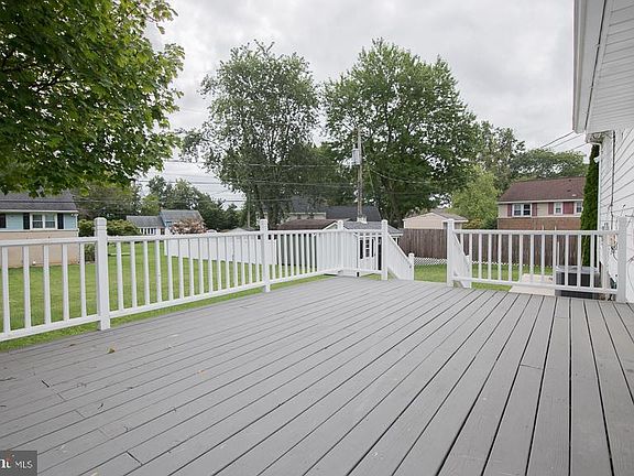 4th image of 1806 Floral Dr
