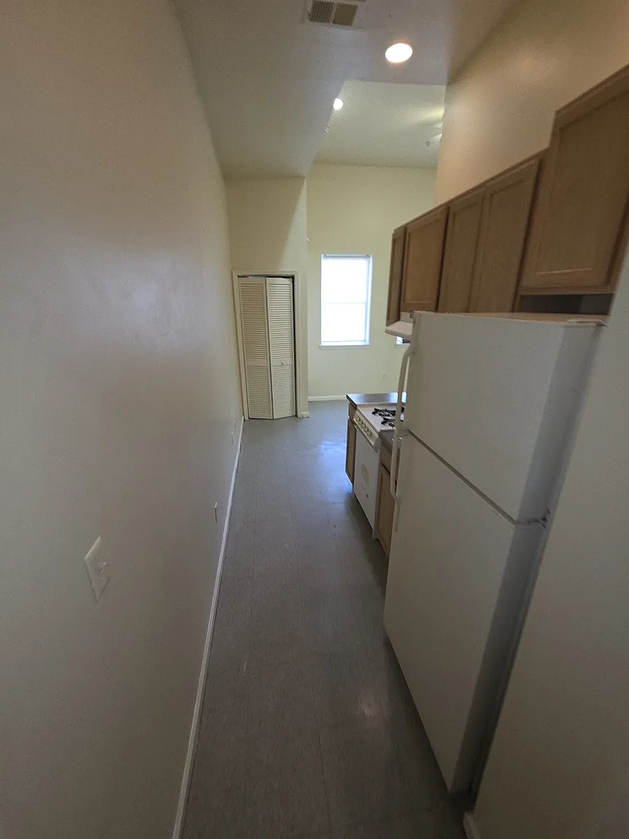 Building Photo - 207 Broadway #5